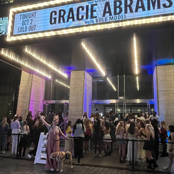 Meet your Posher, Kate - Picture 3 of 4